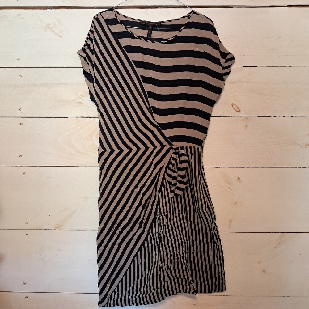 BCBGMAXAZRIA Giovanna Tan And Navy Stripped Silk Dress Size Medium NWT - Picture 2 of 9